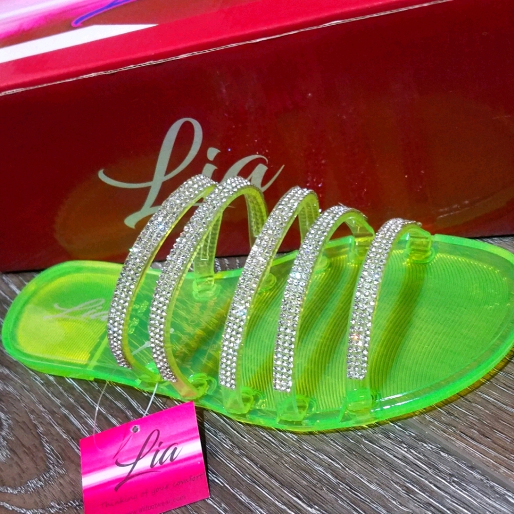 🏷2 for $18 Lia Sandals - Picture 2 of 2